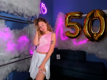webcam girl lottie_shine live cam image #2979686