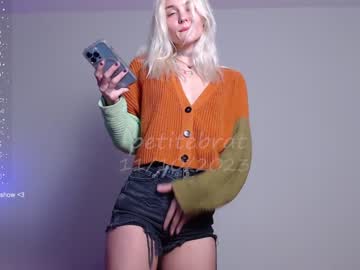webcam girl petitebrat live cam image #5708812