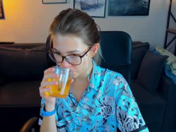 webcam girl lisa_roses live cam image #3385237