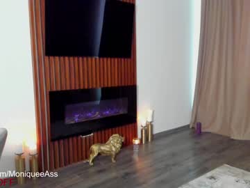 webcam girl moniqueeass live cam image #2376811