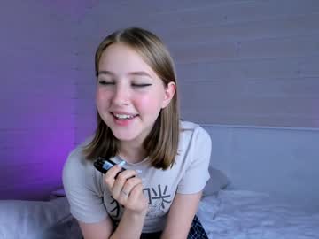 webcam girl monikabloomm live cam image #2531324