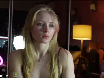 webcam girl bestblondiiecb live cam image #6568752