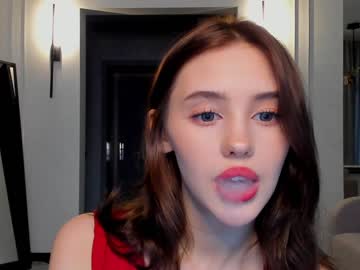 webcam girl angella_kleee live cam image #5381580