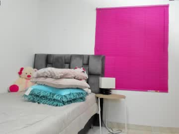 webcam girl abigail_w live cam image #1069570