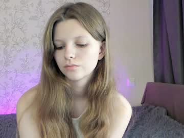 webcam girl alainaestrada live cam image #5598876