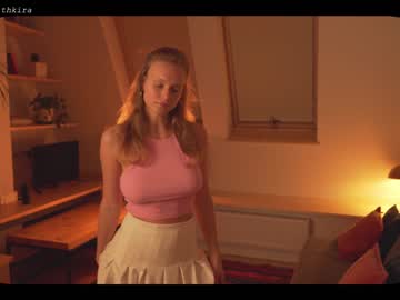webcam girl chillwithkira live cam image #1868108