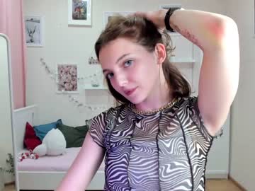 webcam girl whereweland live cam image #3470045
