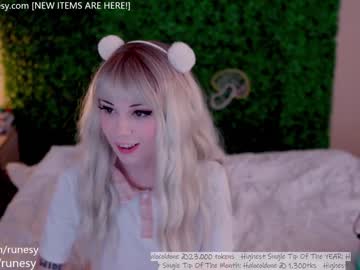 webcam girl runesy live cam image #5022017