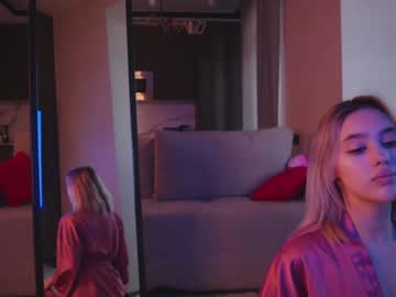 webcam girl angella_kleee live cam image #3700898
