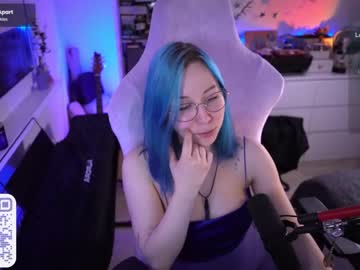 webcam girl blue_mooncat live cam image #6949651