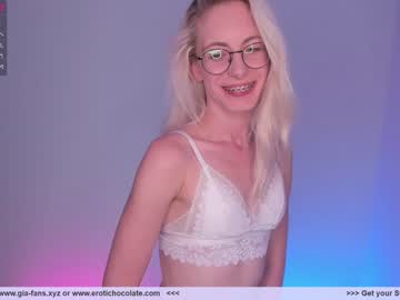 webcam girl girl_i_am live cam image #2720905