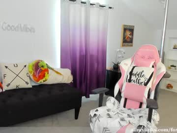 webcam girl foxy_gamer live cam image #5343497