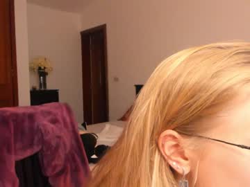webcam girl linellali live cam image #3096860