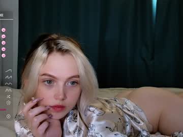 webcam girl small_blondee live cam image #5161380