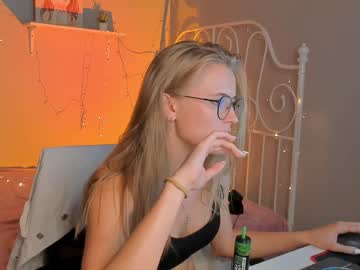 webcam girl linellali live cam image #2563586