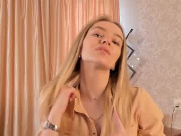 webcam girl gertruda_shy live cam image #4123302