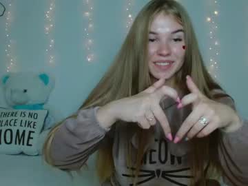 webcam girl little__cherrry live cam image #2530868