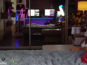 webcam girl bestblondiiecb live cam image #6018066