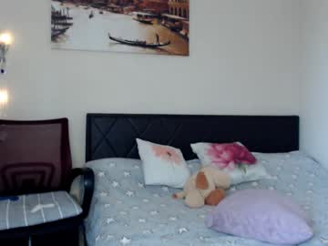 webcam girl hugetittiesgerda live cam image #1981522