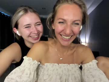 webcam couple mrs_kiss_vhs live cam image #4130495