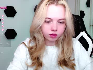 webcam girl small_blondee live cam image #4266611