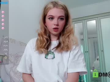 webcam girl small_blondee live cam image #3486835