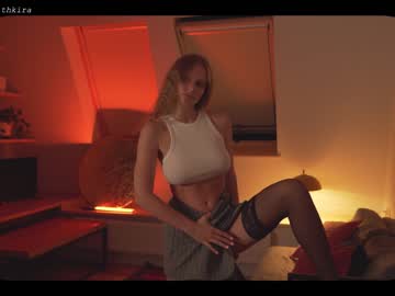 webcam girl chillwithkira live cam image #1818046