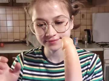 webcam girl mekyy_no_neko live cam image #4682400
