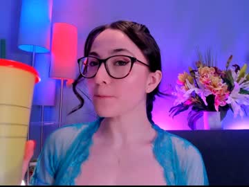 webcam girl littlee33 live cam image #5846701