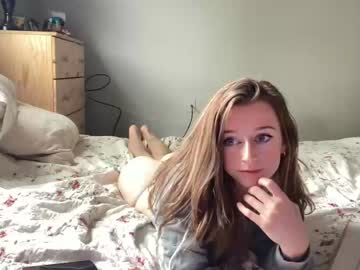 webcam girl prettypetiteangel2000 live cam image #2421349