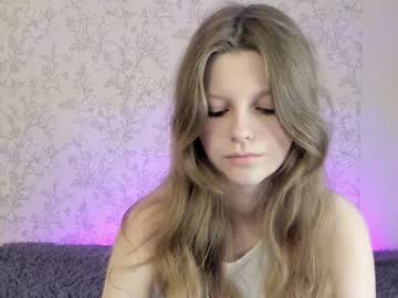 webcam girl alainaestrada live cam image #5597639