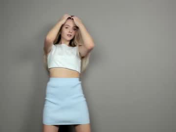 webcam girl chloe_tin live cam image #3093990