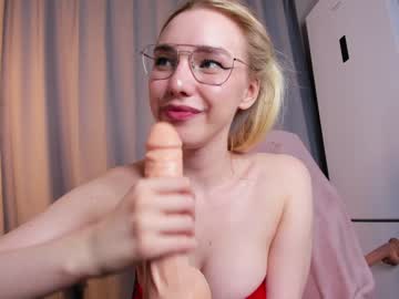 webcam girl nerdy_freyua live cam image #4897156