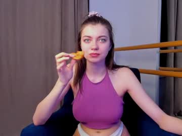 webcam girl kattyyy_cat live cam image #6349910