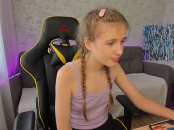 webcam girl nelly_mine live cam image #2571069