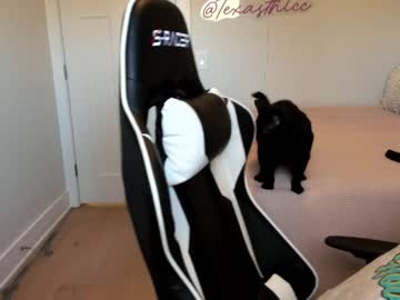 webcam girl texasthicc live cam image #942796