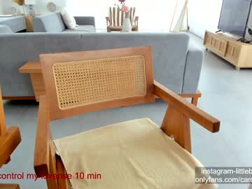 webcam girl carolinaherera live cam image #3714577