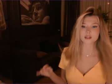 webcam girl bitter_moon live cam image #4106369