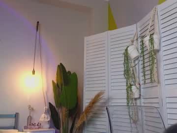 webcam girl y_u_m_i_k_a live cam image #3980850