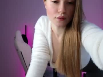 webcam girl strawberryjamx live cam image #4340595