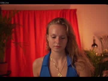 webcam girl chillwithkira live cam image #2386482