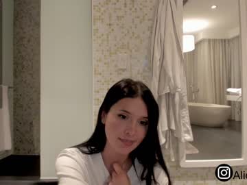 webcam girl alicia_uwu live cam image #3192569