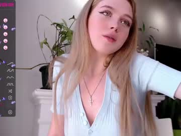 webcam girl small_blondee live cam image #2022596