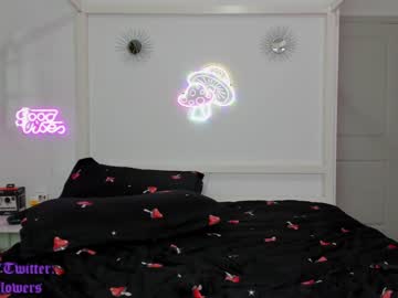 webcam girl violetttflowers live cam image #1559111