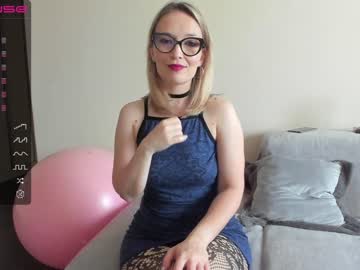 webcam girl emilymilf__ live cam image #4624475