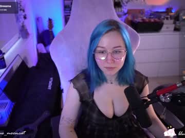 webcam girl blue_mooncat live cam image #6890969