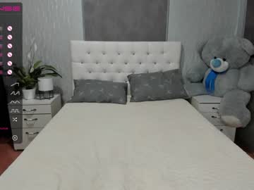 webcam girl emmika_ live cam image #1139670
