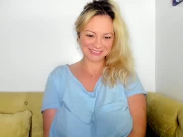 webcam girl kiradivine live cam image #3153629