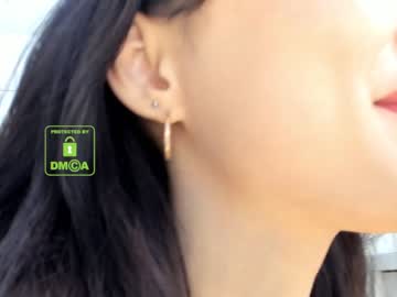 webcam girl lee_yoona live cam image #1033729