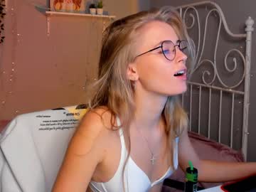 webcam girl linellali live cam image #2598107